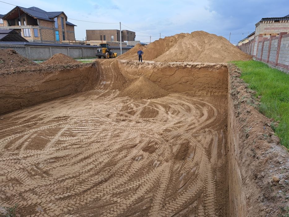 Услуга погрузчика малютка экскаватор145