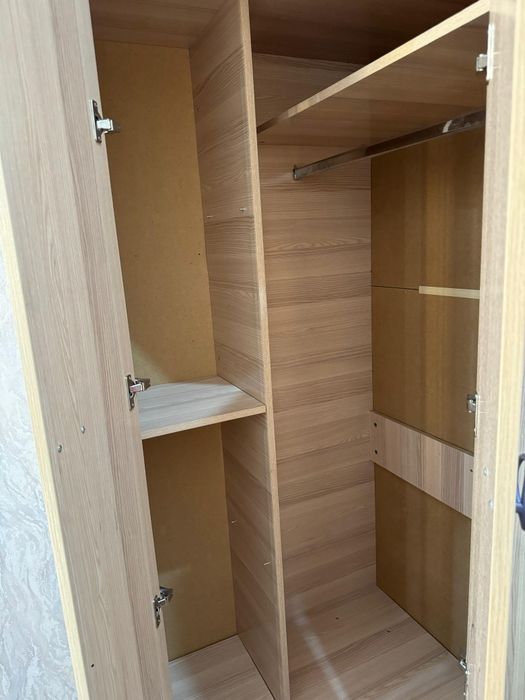 Продаеться шкаф.