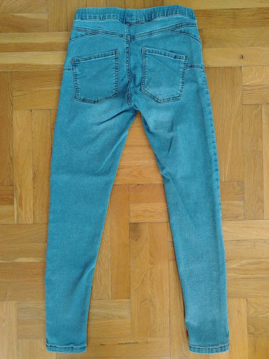 Лот дамски дънки и пончо