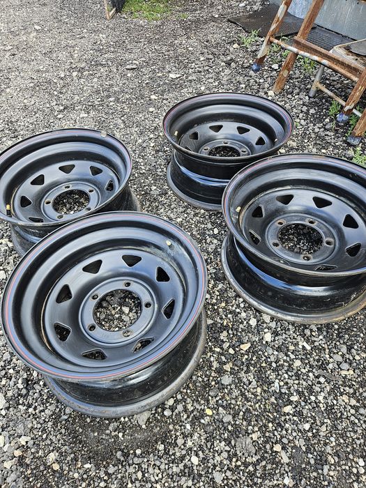 Set de 4 jante 7j R15 SUZUKI  samurai vitara jimny 5x139.7 Fără mesaje inutile anunțul este valabil atâta timp cât este activ ! Pretul este pt toate 4