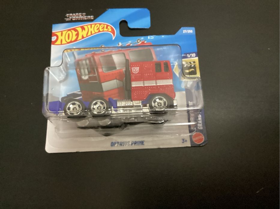 Количка Hotwheels optimus prime (trans formers )