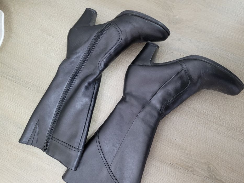 Cizme negre din piele lungi