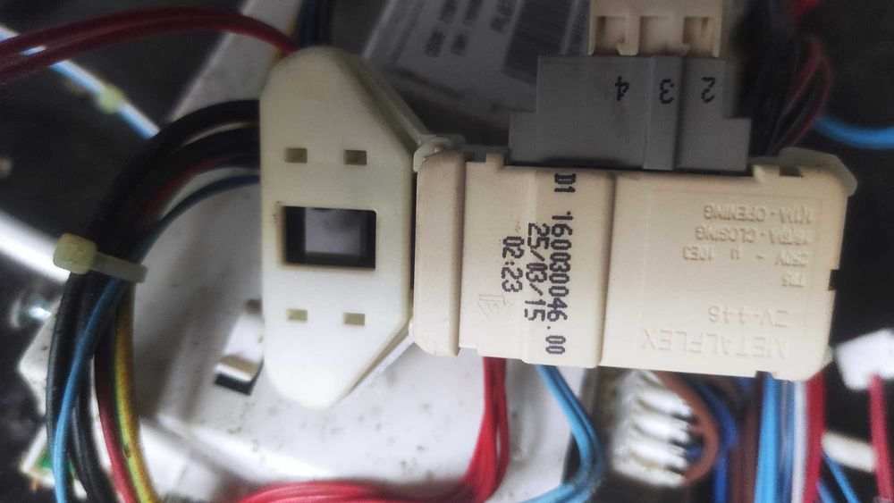 Пералня Аристон, Ariston 9кг. ,WML 902 на части