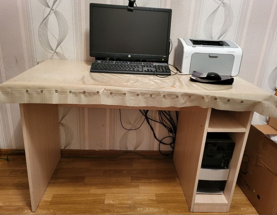 Мебель - кухня, стол, шкафы