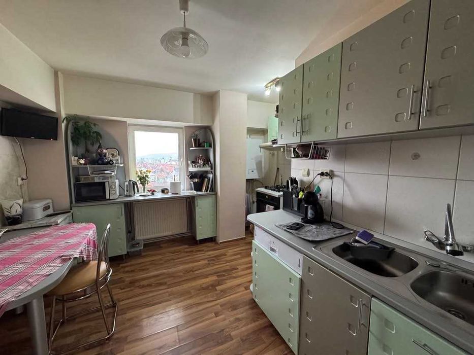 Vând apartament 4 camere ultracentral Gherla