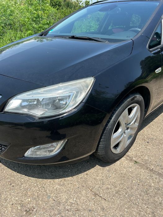 Aripă stânga față Opel Astra J