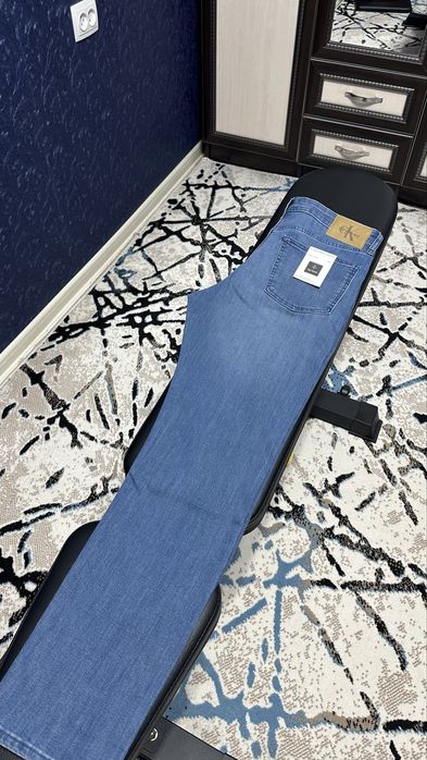 Джинсы Calvin Klein slim fit. Р-34/32.