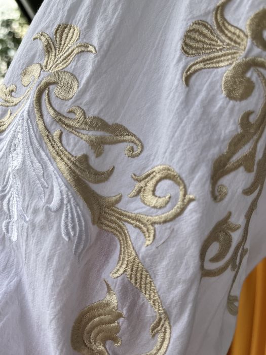 Vând rochie deosebită cu motive tradiționale