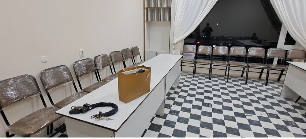 Parta, Kursi va Shkaflar sotiladi - yangi, ko'p ishlatilmagan