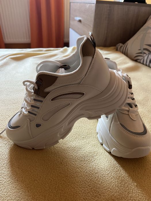 Дамски обувки.