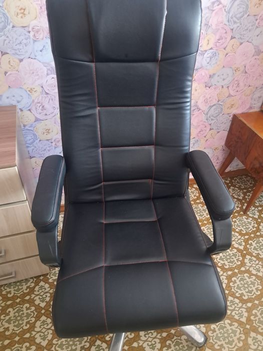 Продам стулья компьютерные в офис