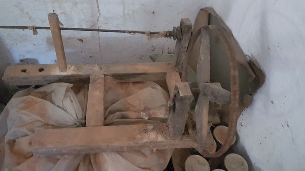 Стар дървен чекрък