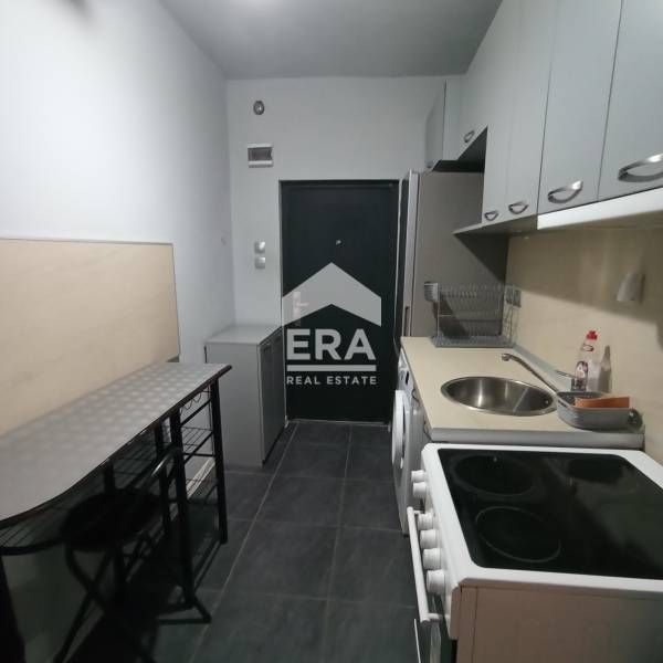 ЕРА Фаворит предлага под наем едностаен апартамент, преустроен на двус