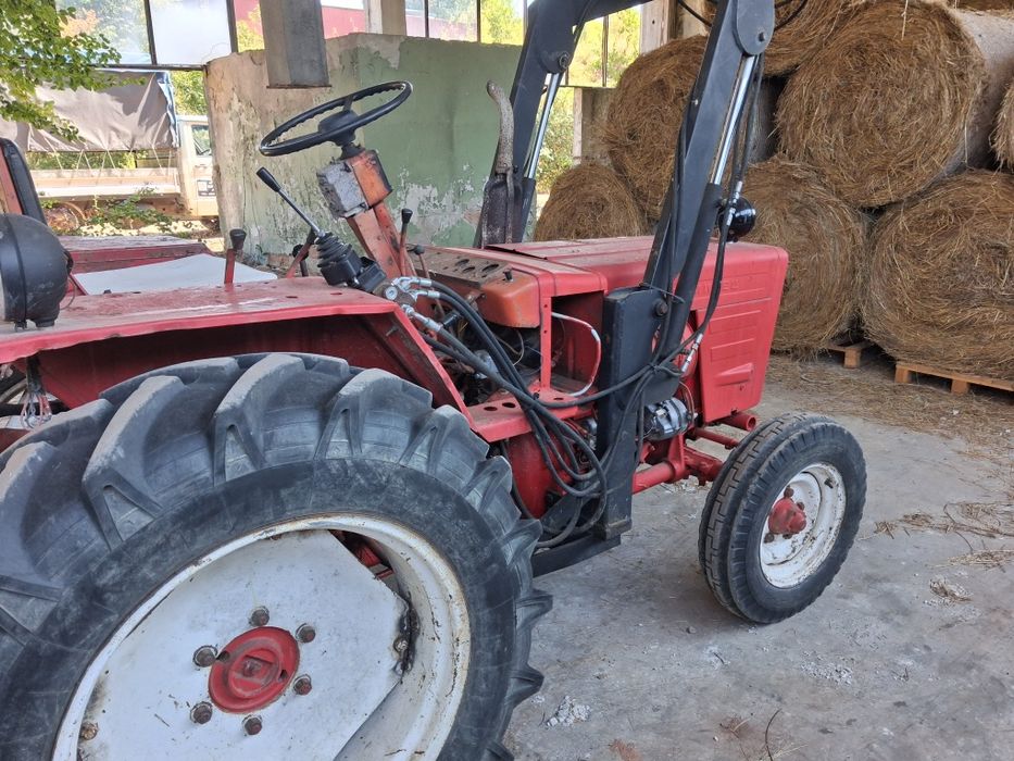 Продавам трактор T25