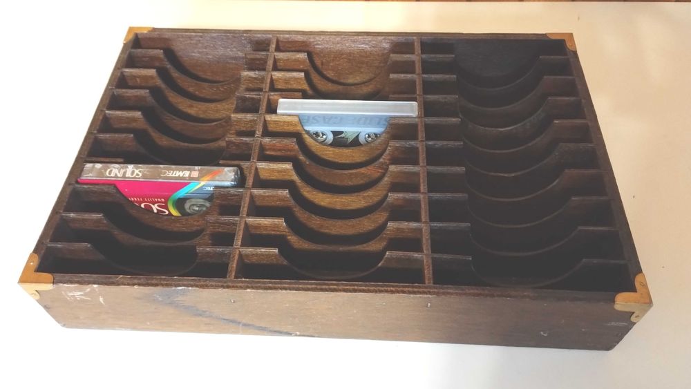rack de lemn pt 30 casete audio , suport