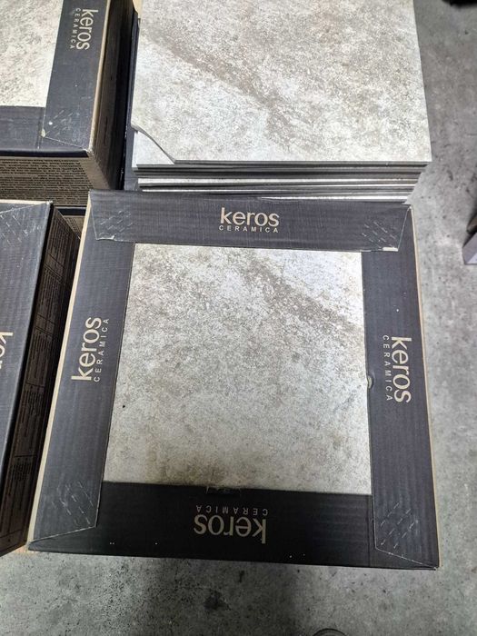Продавам 12.4 кв. гранитогрес Keros Redstone Crema 33x33