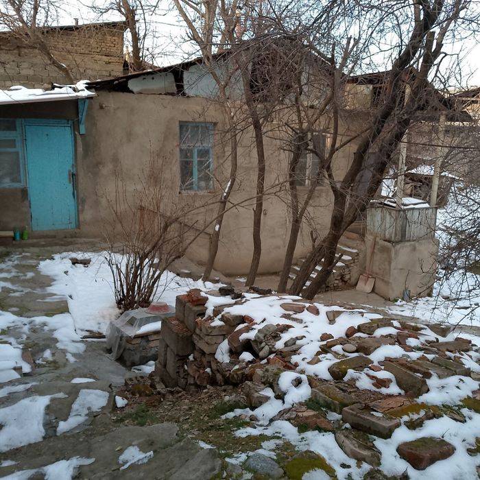 Yer xisobida uy sotiladi