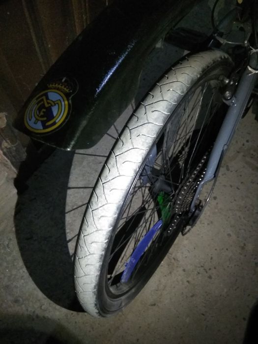 Velik rembo sotiladi