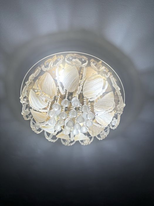 Люстра в зал или спальню