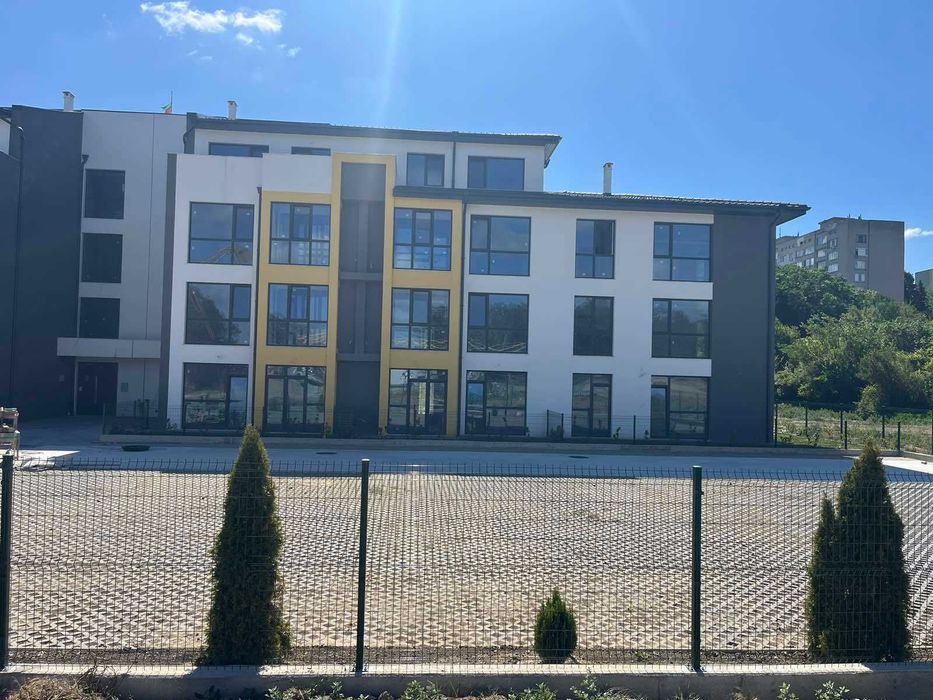 Продава се Четиристаен апартамент в Търговище, Запад 3 - 141 кв.м за 915 €/кв.м - Снимка #2