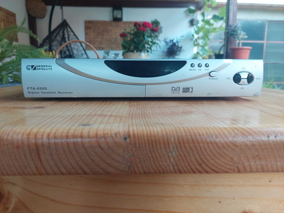 Receptor satelit General Satellite FTA-6900