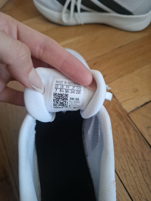 Обувки Adidas номер  38.5