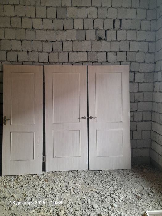 Белый Дверь в очен хорошом состояние