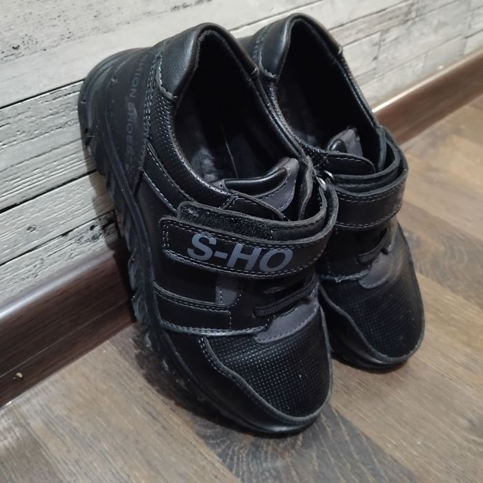 Отдам обувь на мальчика бесплатно