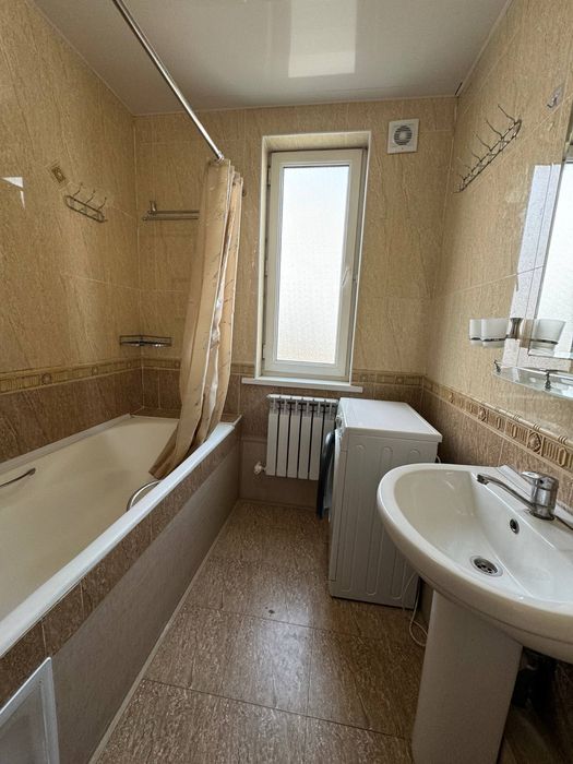 Шота Руставели Рядом Гостиница Россия и Метро Айбек