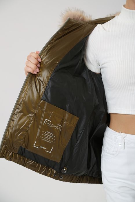 Яке GEOX цвят шампанско