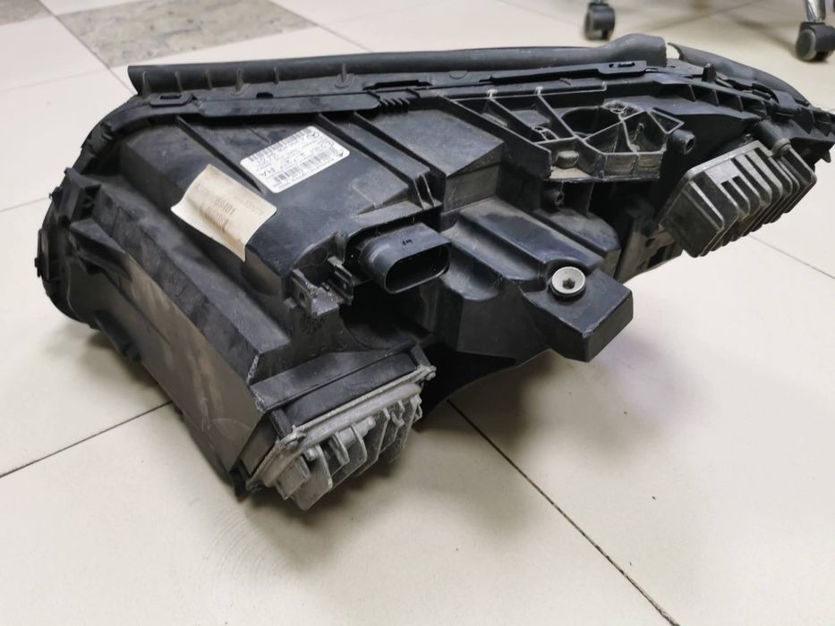 Mercedes w205 десен фар лед