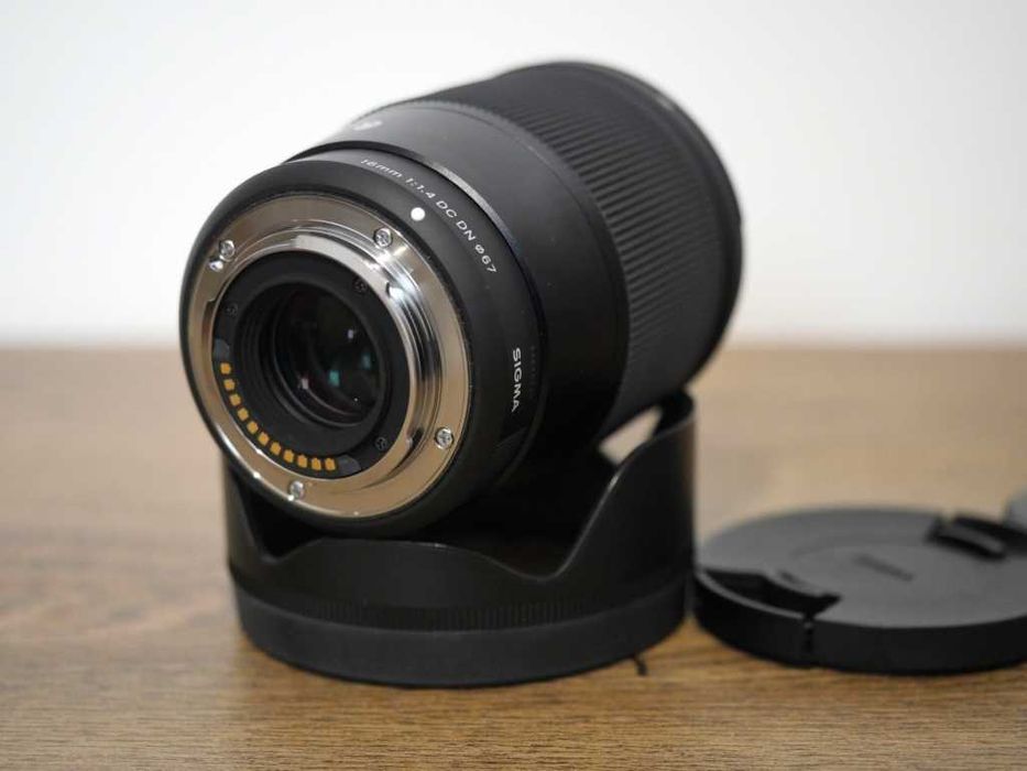 Sigma 16mm f/1.4 DC DN Contemporary - Micro 4/3