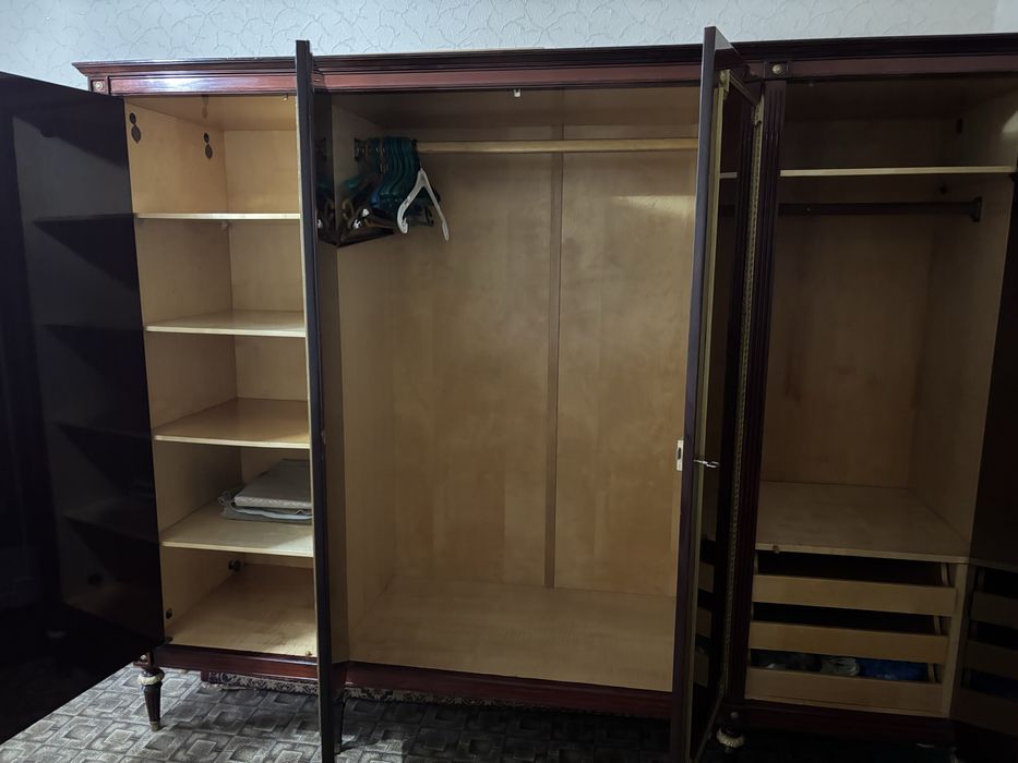 Продам спальный гарнитур людовик 16