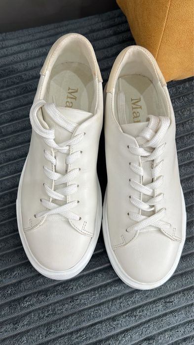 дамски бежови кецове