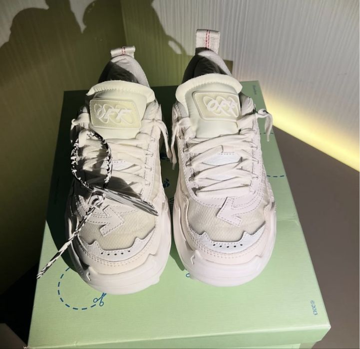 Adidasi off white odsy 1000