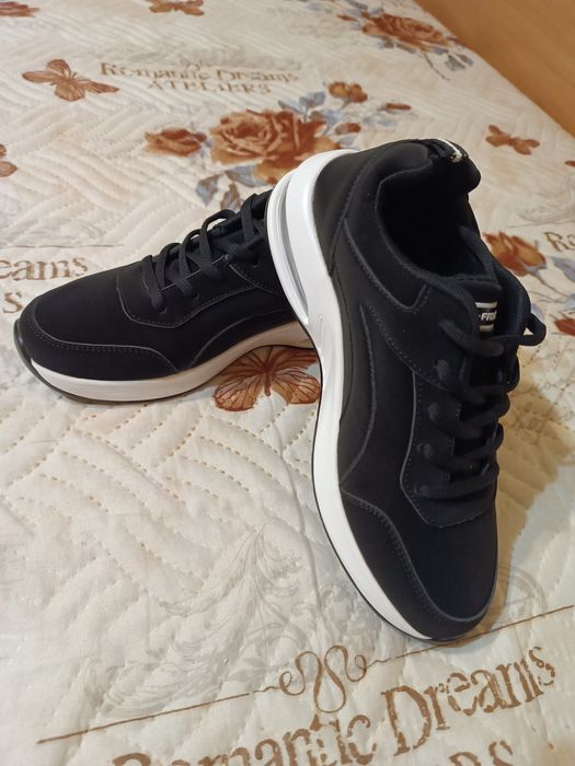 Черни дамски маратонки номер 37