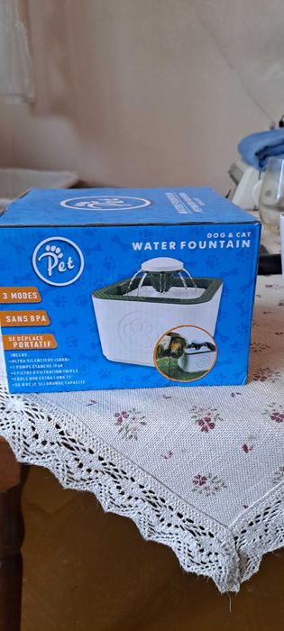 Fantana apa pentru pisici.