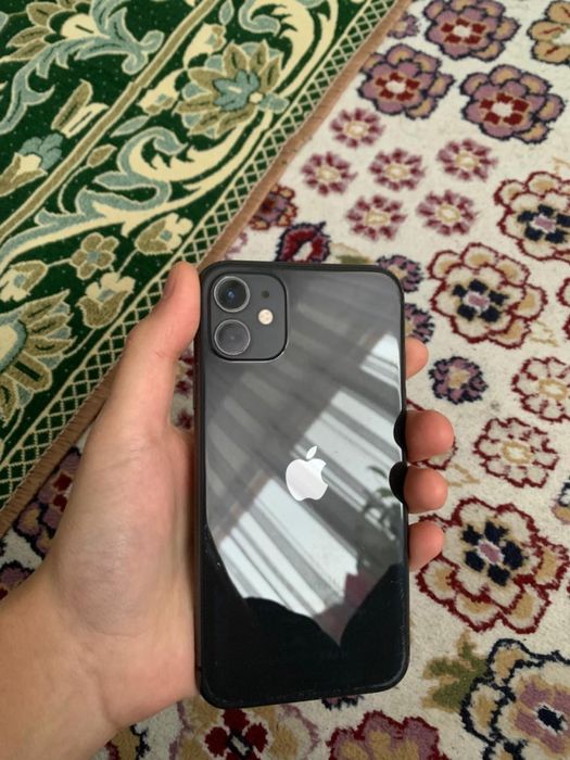 В продаже Айфон 11