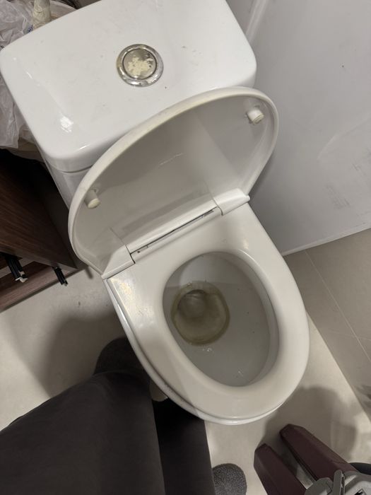 Унитаз рабочий с бочком