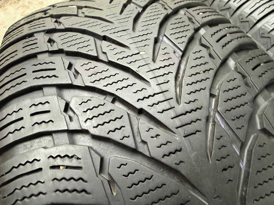 2x Anvelope iarna 215/65 r16 - Nokian VR SUV 4