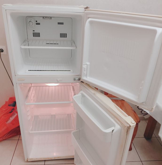 Продам 2х камерный холодильник