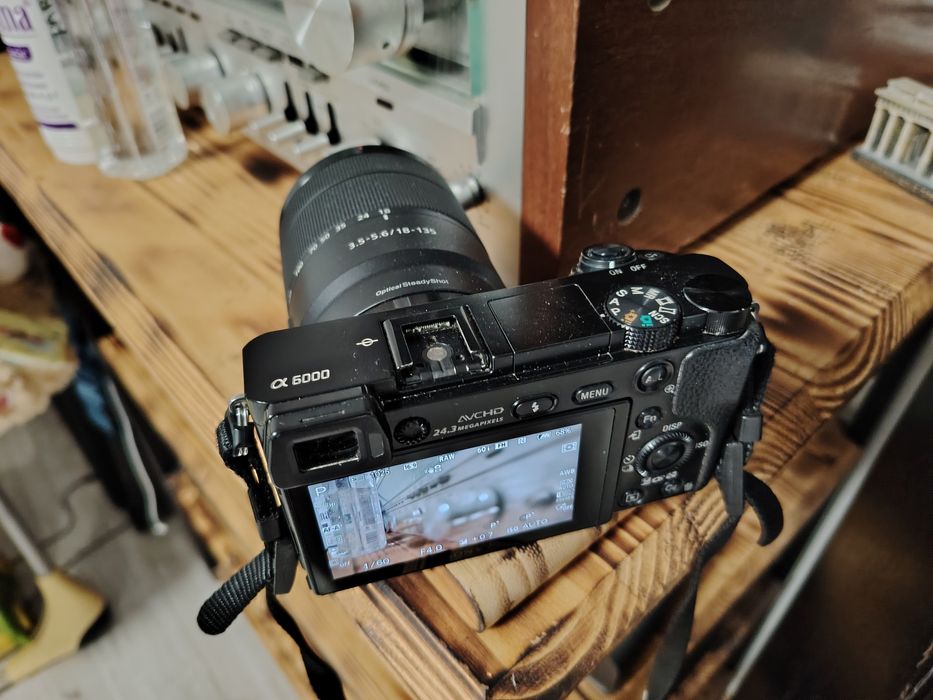 Aparat foto mirrorless Sony A6000 18-135