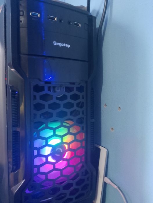 Vând PC HP gaiminc cu i5 3340 și o placa video asus