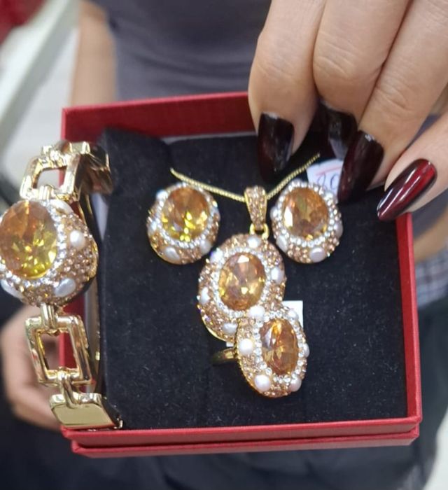 Продам Султанит натуральный камень.