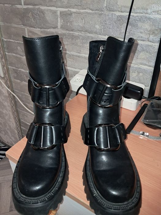 Продам демисезонные ботинки