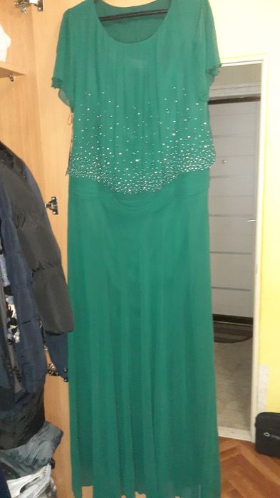 Продам новые шикарные платья