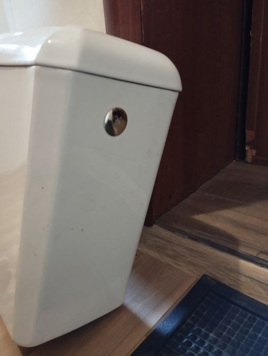 Бачок унитаза. И крышка