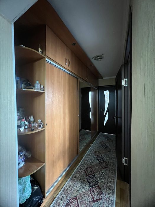 Продается шкаф с зеркалом