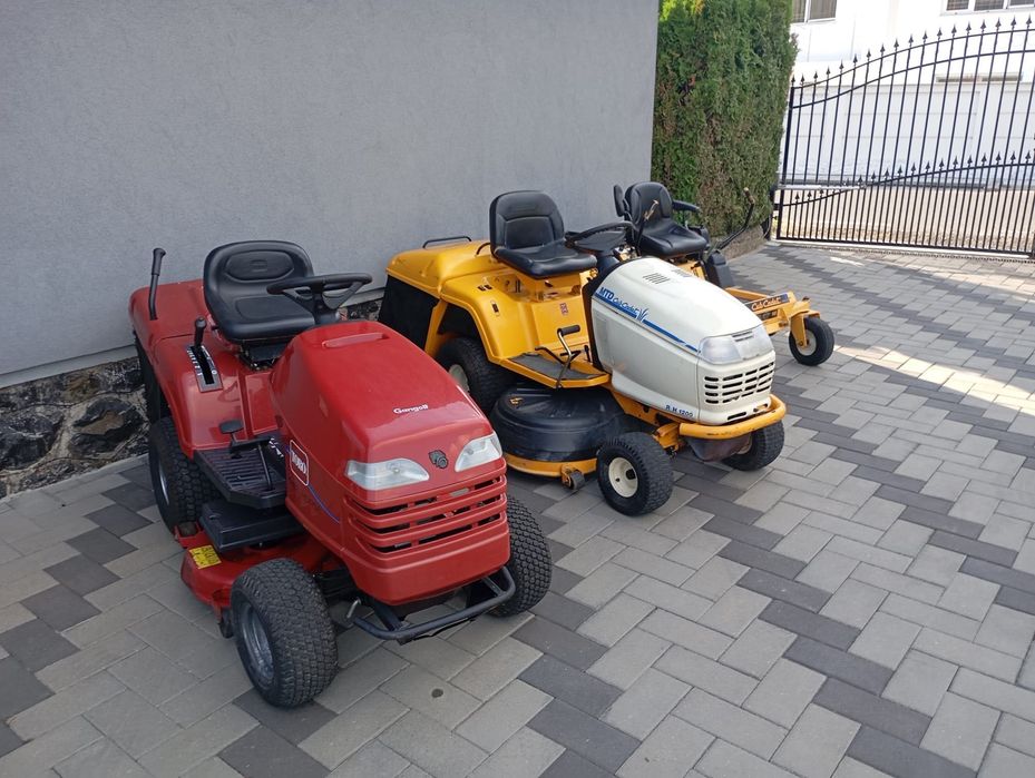 Tractorase tuns iarba și gazon