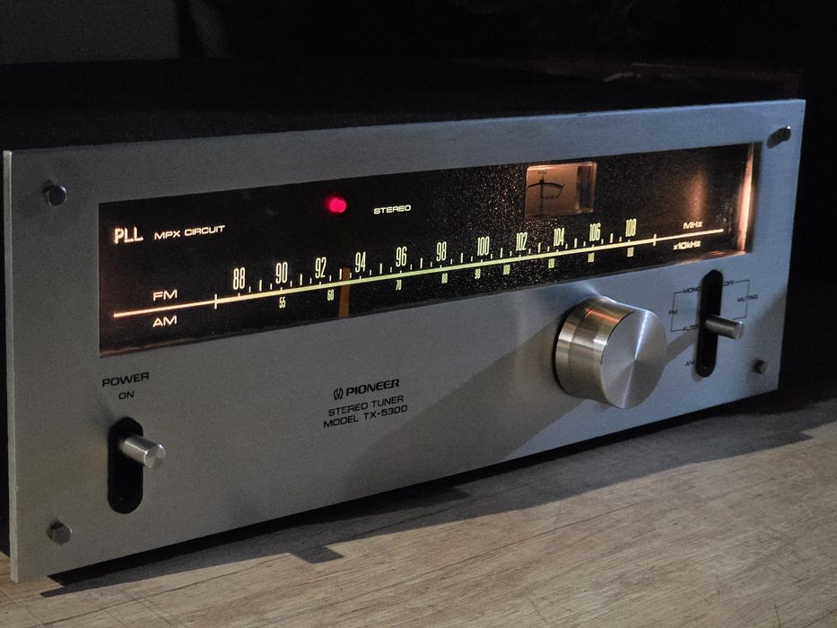 Radio tuner PIONEER TX-5300, analogic hifi stereo retro , argintiu , scala sticla iluminata 3d, made in Japan